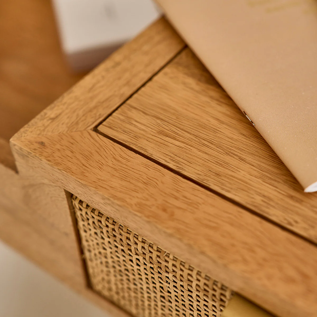 Bureau en manguier massif et cannage 90 cm - Image 6