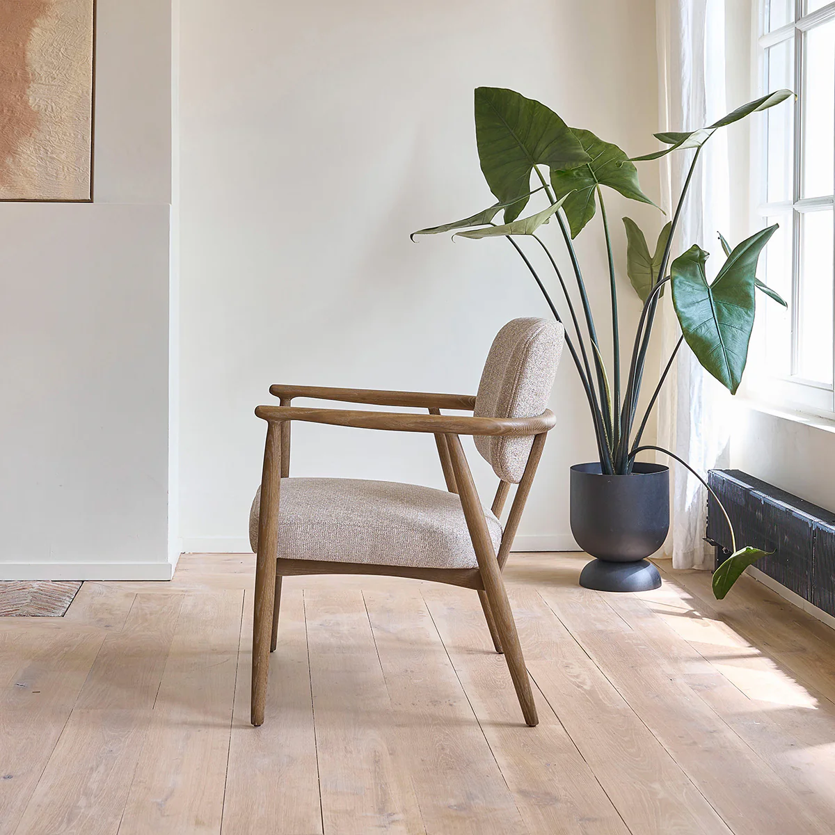 Fauteuil en bois de chêne et tissu texturé beige chiné - Image 3