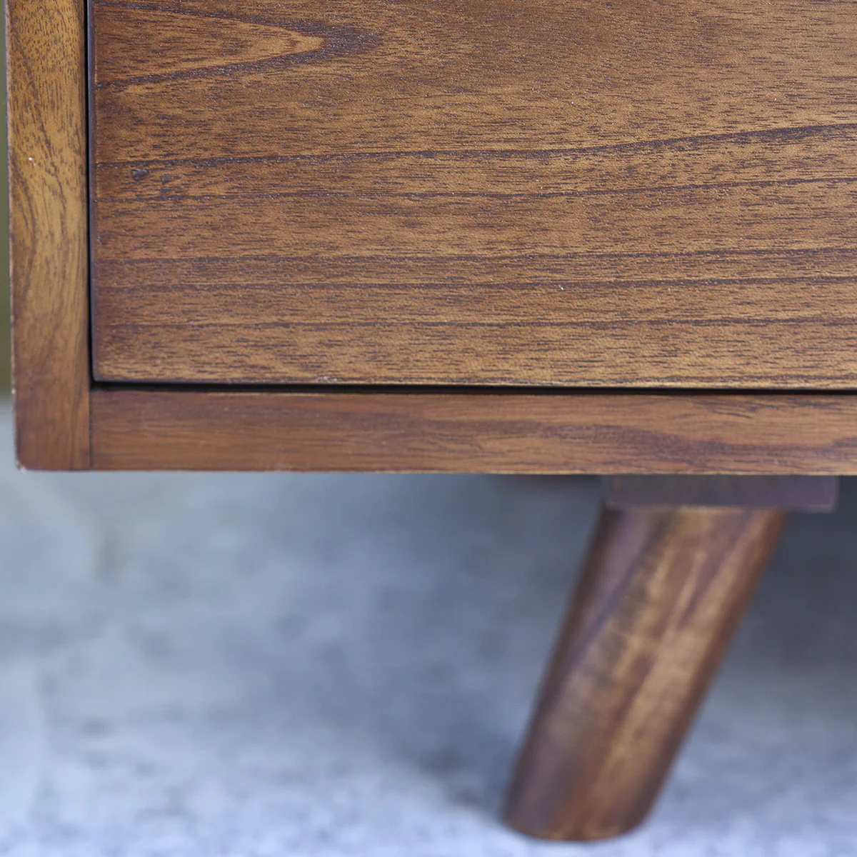 Meuble TV en mindi massif finition noyer 140 cm - Image 5