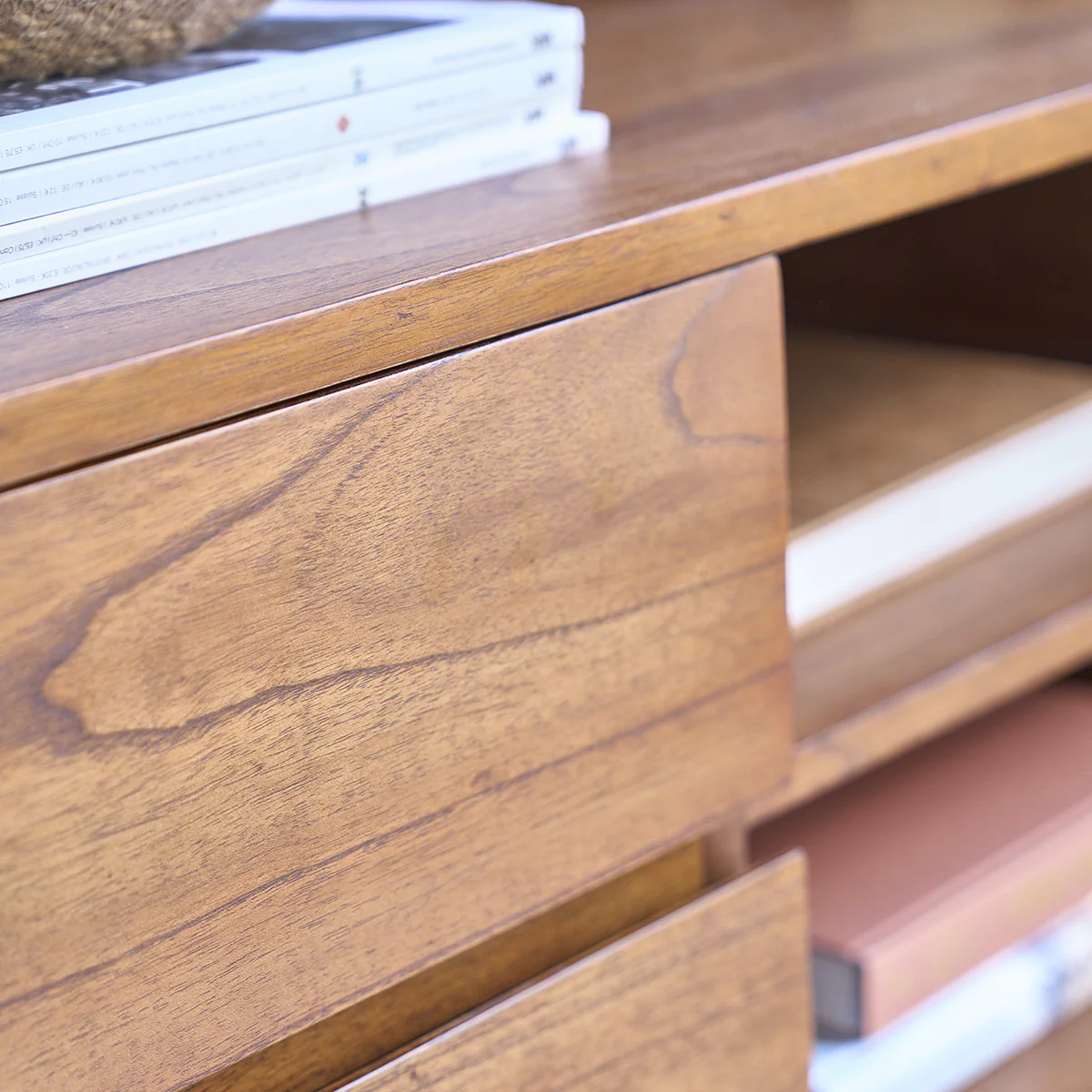 Meuble TV en mindi massif finition noyer 140 cm - Image 6