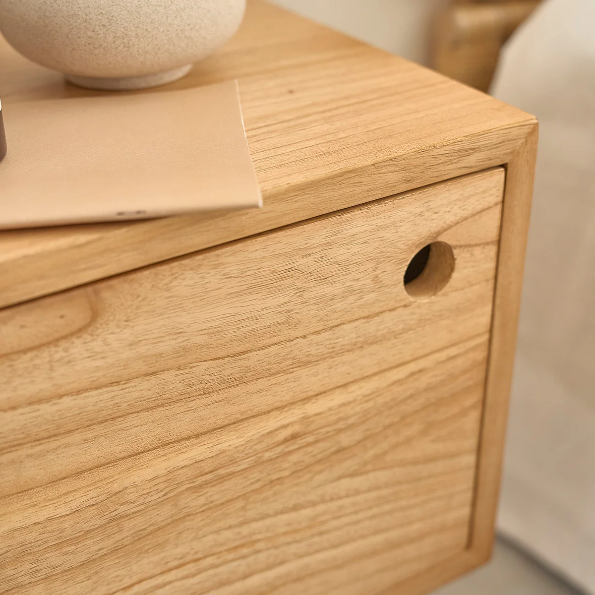 Table de chevet en mindi massif 50 cm - Image 5