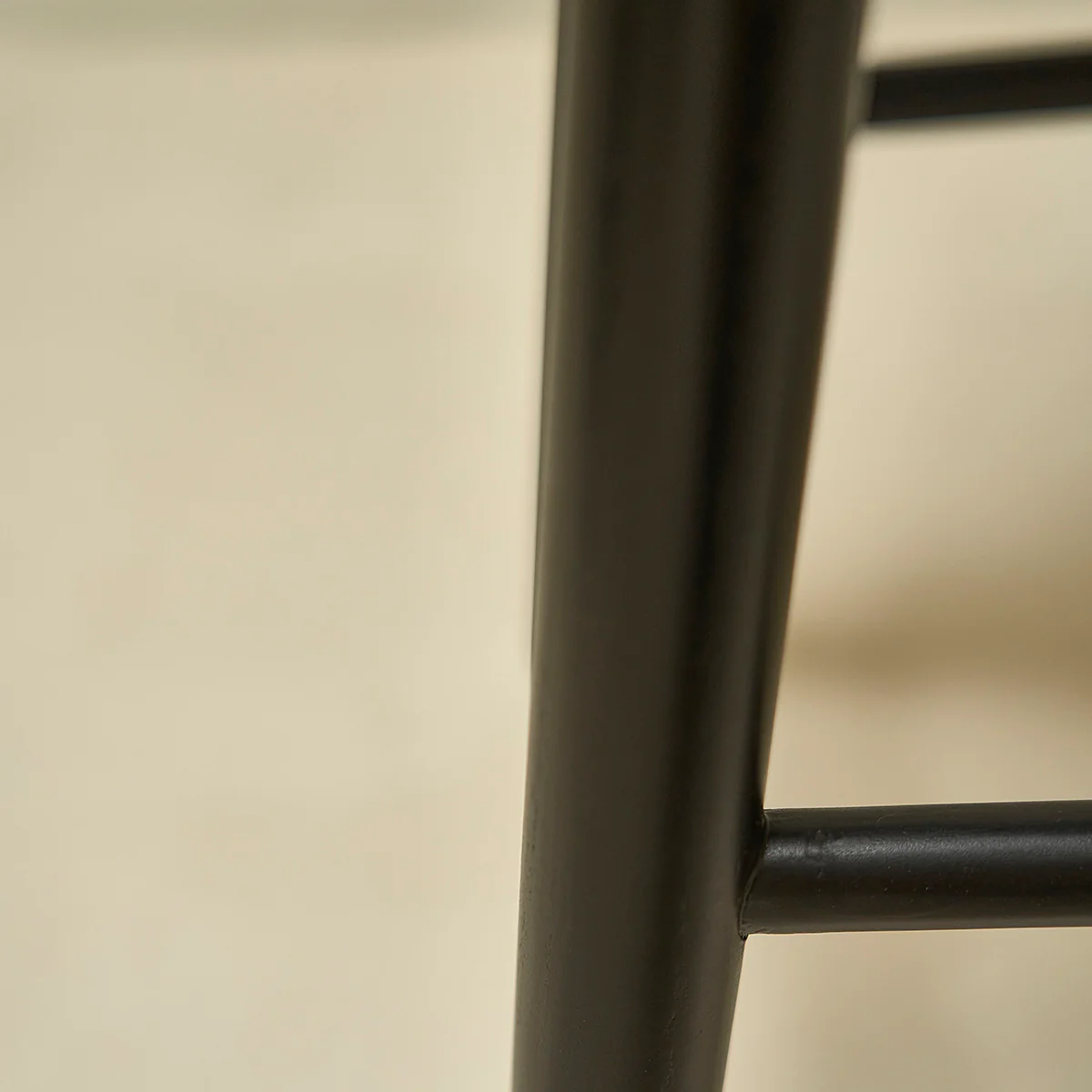 Tabouret de bar en teck massif noir 65 cm - Image 6